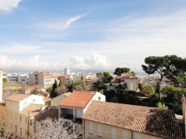 A louer APPARTEMENT T4 70 M2 TERRASSE  MARSEILLE 8EME