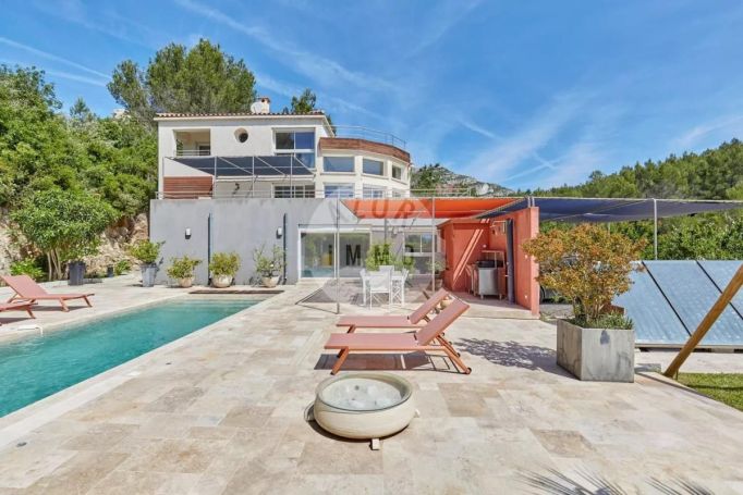 A vendre MAISON  D'ARCHITECTE  ROQUEVAIRE