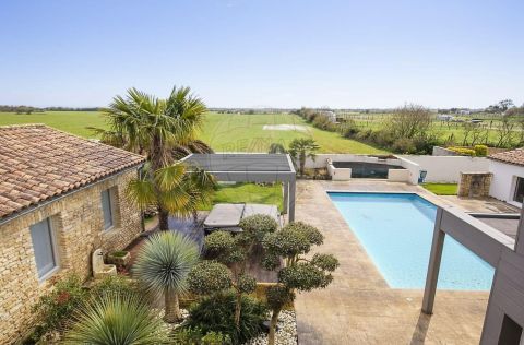 A louer MAISON DE MAîTRE VUE MER MARSILLY