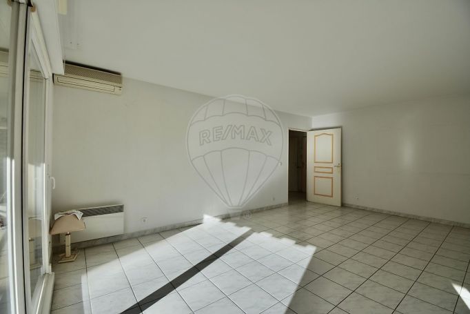 A louer APPARTEMENT DE PRESTIGE T3 70 M2 TERRASSE BORD DE MER CANNES