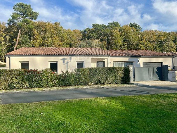 A louer MAISON  CONTEMPORAINE BORD DE MER LES MATHES