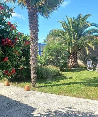 A louer LOFT  6 PIECES 325 M2 BORD DE MER MARENNES