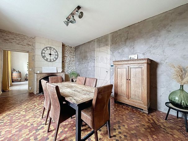 A louer MAISON  DE MAîTRE  RIONS