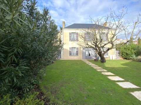 A vendre MAISON  7 PIECES 180 M2 BORD DE MER SAINT GILLES CROIX DE VIE