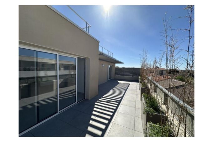 A louer APPARTEMENT T4 95 M2 TERRASSE  NIMES