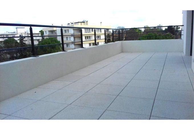 A louer APPARTEMENT T3 77 M2 TERRASSE  NIMES