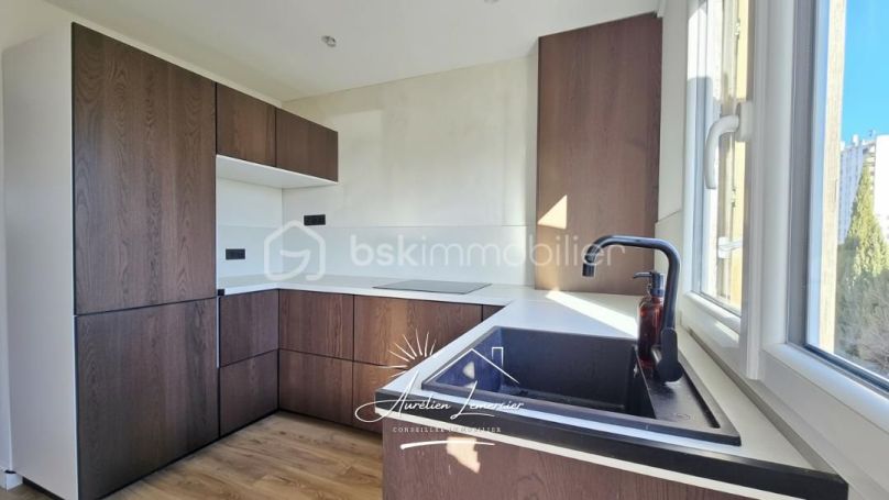 A louer APPARTEMENT T3 72 M2  NIMES