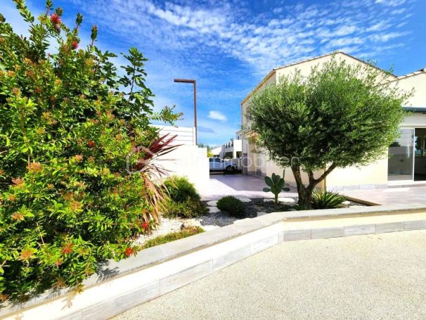 A louer MAISON  4 PIECES 106 M2  PEZENAS