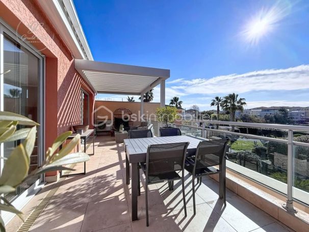 A louer APPARTEMENT DE PRESTIGE T3 72 M2 TERRASSE BORD DE MER MANDELIEU LA NAPOULE