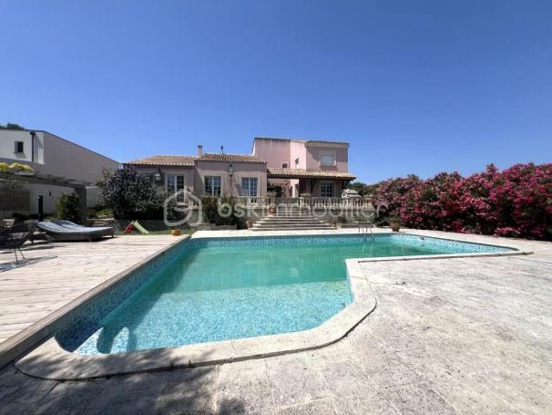 A louer MAISON  DE MAîTRE BORD DE MER POUSSAN