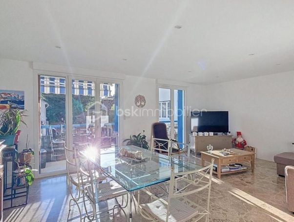 A louer APPARTEMENT T3 85 M2 TERRASSE BORD DE MER LA SEYNE SUR MER