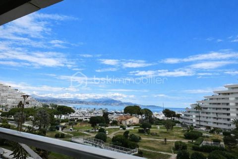A louer STUDIO  24 M2 TERRASSE BORD DE MER VILLENEUVE LOUBET