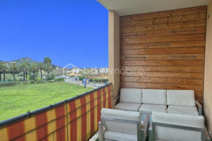 A louer APPARTEMENT T3 67 M2 TERRASSE BORD DE MER HYERES