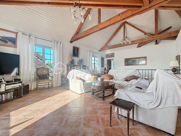 A vendre MAISON  7 PIECES 227 M2 BORD DE MER OUISTREHAM