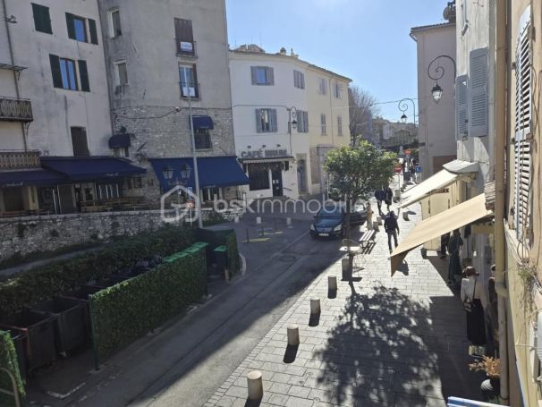 A louer APPARTEMENT T3 44 M2 PIEDS DANS L'EAU ANTIBES