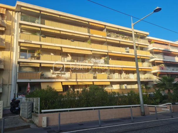 A louer APPARTEMENT T3 65 M2 BORD DE MER NICE