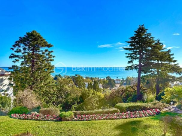 A louer APPARTEMENT T3 86 M2 TERRASSE VUE MER CANNES