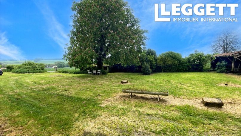 A vendre MAISON  DE MAîTRE  LEOVILLE