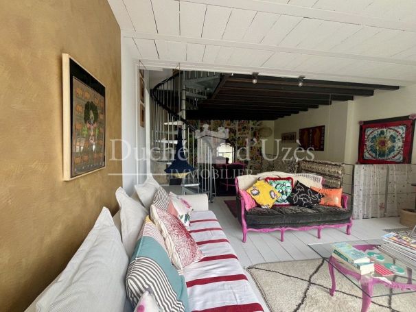 A louer LOFT  3 PIECES 110 M2  UZES