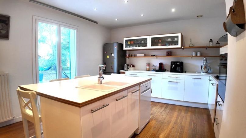 A louer MAISON  5 PIECES 170 M2 BORD DE MER SAUSSET LES PINS