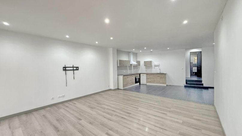 A louer APPARTEMENT T3 83 M2 BORD DE MER THEZAN LES BEZIERS