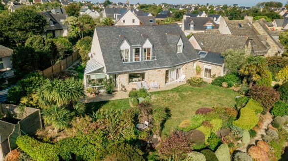Maison 9 PIECES 224 M&sup2; vue mer et plage A pieds Perros Guirec