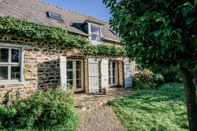 A vendre TRES BELLE LONGERE 8 PIECES 230 M&sup2; POMMERIT LE VICOMTE