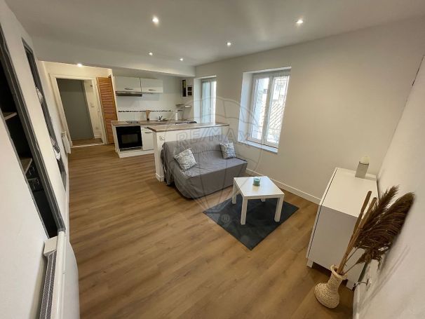 A louer STUDIO  24 M2  NIMES