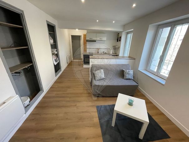 A louer STUDIO  24 M2  NIMES