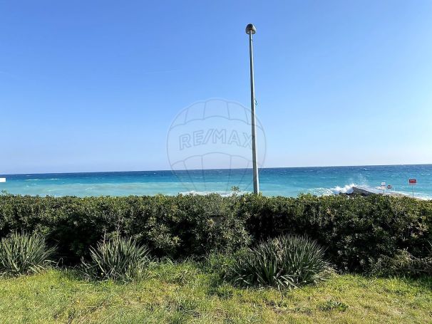 A louer APPARTEMENT T2 37 M2 PIEDS DANS L'EAU VILLENEUVE LOUBET
