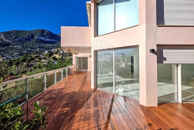 A louer APPARTEMENT DE PRESTIGE T4 138 M2 TERRASSE BORD DE MER ROQUEBRUNE CAP MARTIN