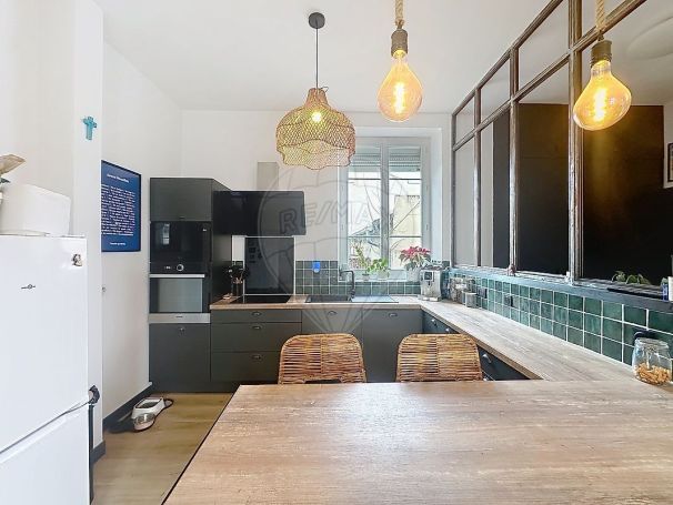 A louer APPARTEMENT T4 91 M2  NIMES