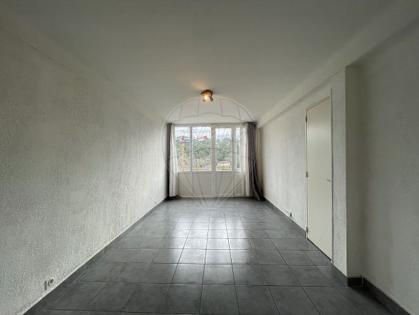 A louer APPARTEMENT T3 52 M2  NIMES