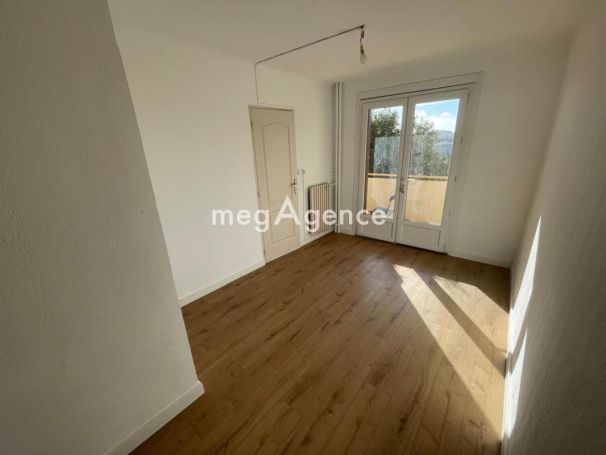 A louer APPARTEMENT NEUF T3 58 M2 BORD DE MER TOULON