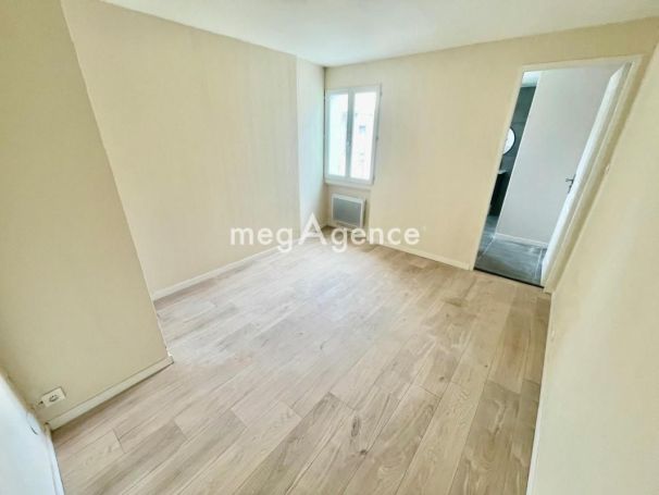 A louer APPARTEMENT T5 70 M2 BORD DE MER TOULON