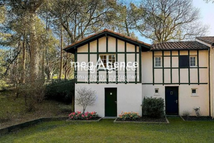 A louer MAISON  DE MAîTRE BORD DE MER MOLIETS ET MAA