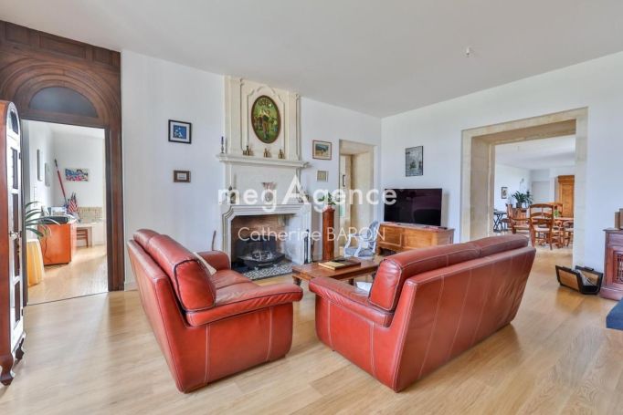 A louer APPARTEMENT  220 M2  LE DOUHET