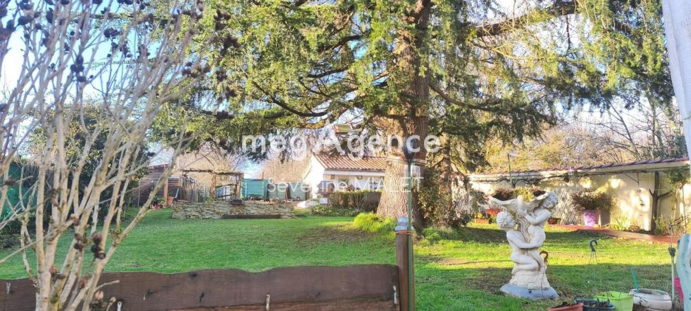 A louer MAISON  DE MAîTRE  SAINT CESAIRE