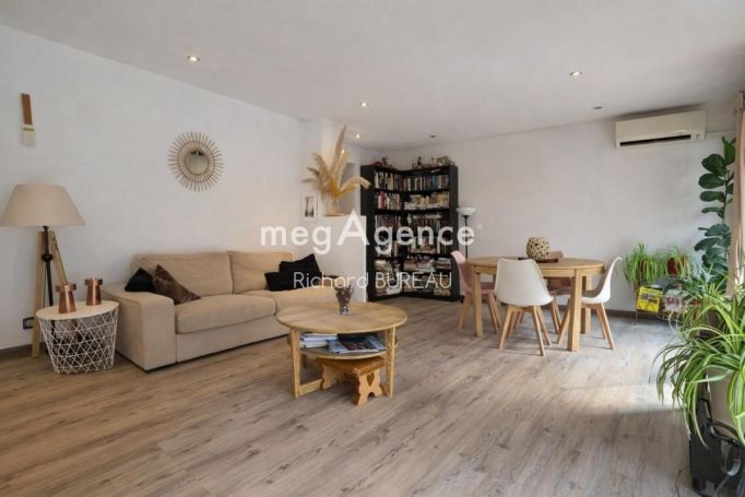 A louer APPARTEMENT T4 85 M2 TERRASSE PLAGE à PIED LE PRADET