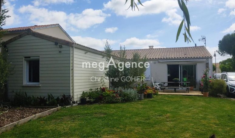 A louer MAISON  DE MAîTRE  DEVISE