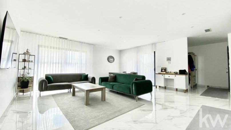 A louer MAISON  5 PIECES 130 M2  CORNEILHAN