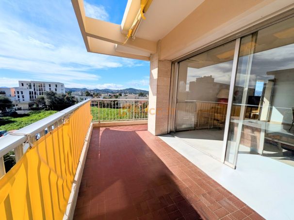 A vendre GRAND APPARTEMENT T2 TERRASSE ET PARKING  Antibes