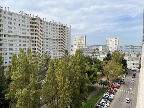 A louer APPARTEMENT T3 51 M2 BORD DE MER TOULON