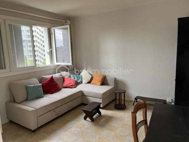 A louer APPARTEMENT T3 51 M2 BORD DE MER TOULON