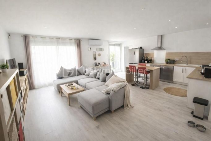 A louer APPARTEMENT T4 98 M2  NIMES