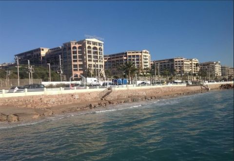 A louer APPARTEMENT T2 27 M2 TERRASSE BORD DE MER CANNES