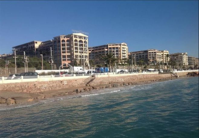 A louer APPARTEMENT T2 27 M2 TERRASSE BORD DE MER CANNES