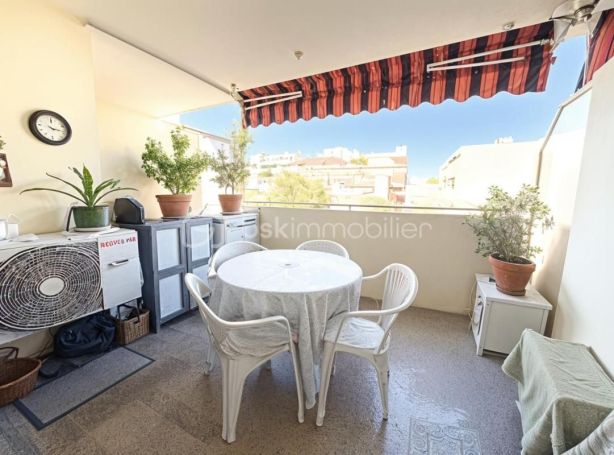 A louer APPARTEMENT T3 67 M2 TERRASSE BORD DE MER NICE