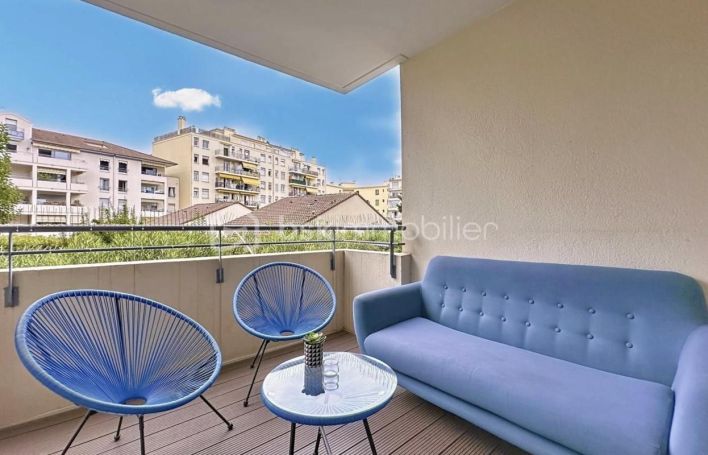 A louer APPARTEMENT T3 64 M2 TERRASSE BORD DE MER CANNES