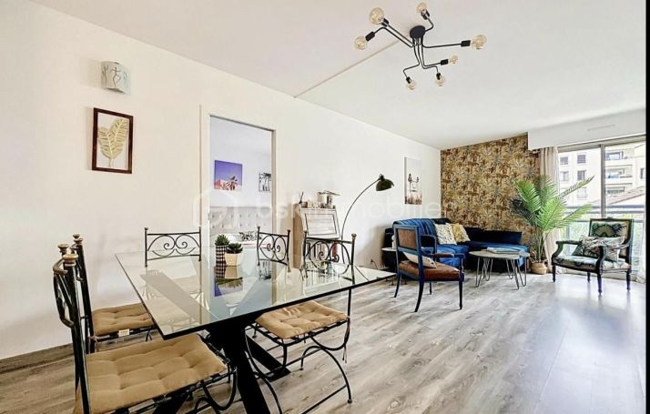 A louer APPARTEMENT T3 64 M2 TERRASSE BORD DE MER CANNES